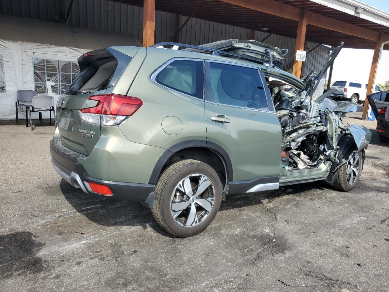 2021 Subaru Forester Touring - zdjęcie 3