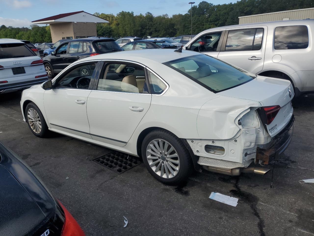 2017 Volkswagen Passat - zdjęcie 2