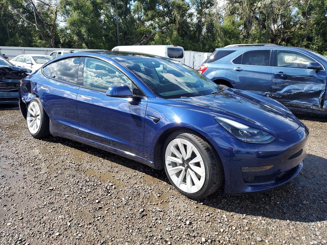 2021 Tesla Model 3 - zdjęcie 4