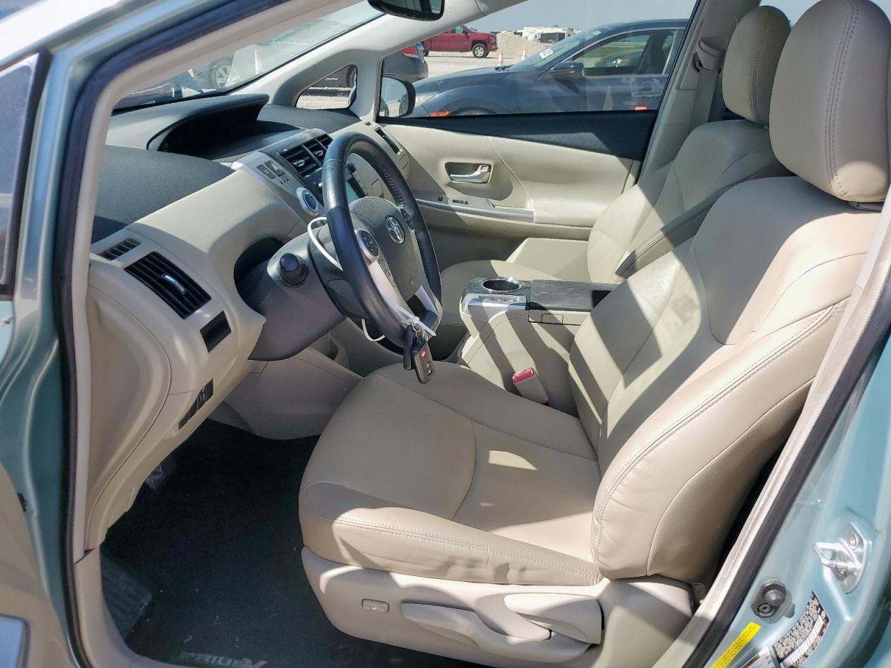 2013 Toyota Prius V - zdjęcie 7