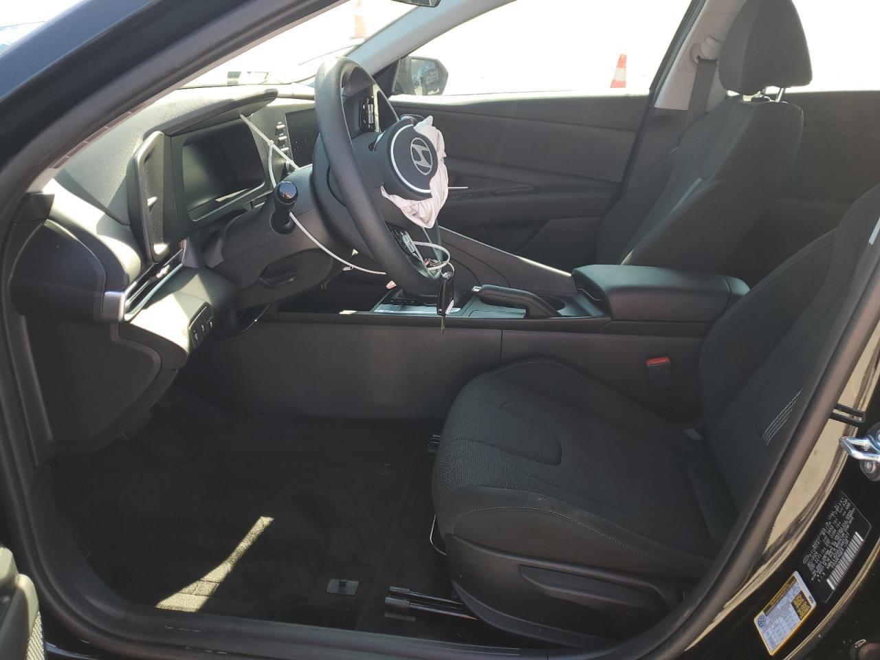 2025 Hyundai Elantra Se - zdjęcie 7