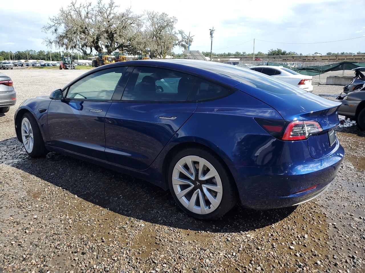 2021 Tesla Model 3 - zdjęcie 2
