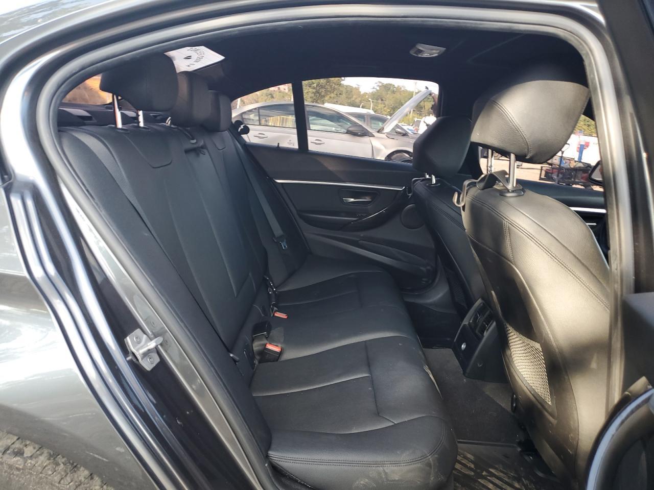 2016 BMW Seria 3 - zdjęcie 10