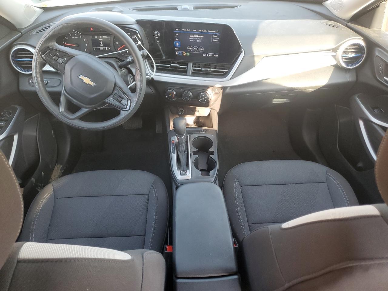 2025 Chevrolet Trax Ls - zdjęcie 8