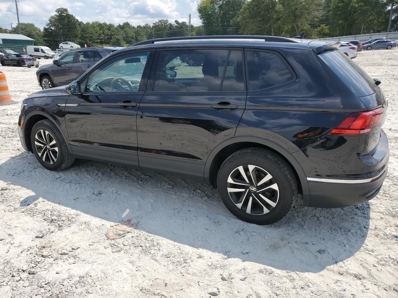 2022 Volkswagen Tiguan S - zdjęcie 2