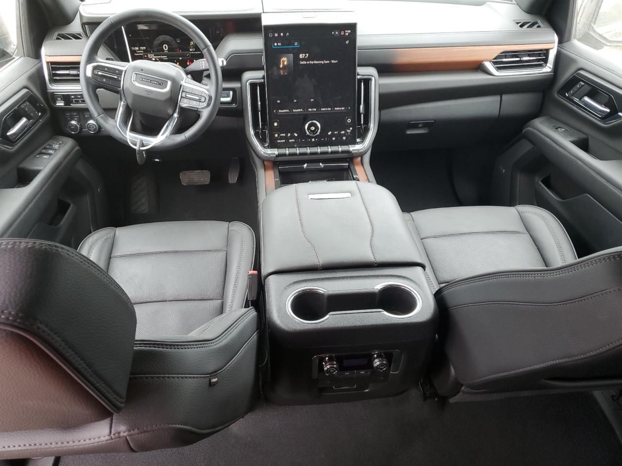 2025 GMC Yukon Xl Denali - zdjęcie 8