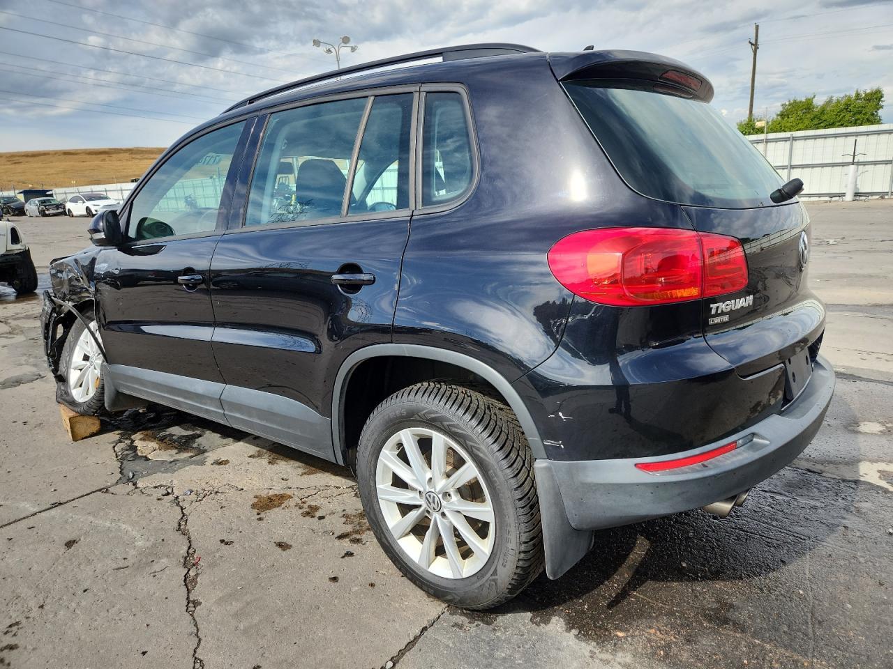 2017 Volkswagen Tiguan S - zdjęcie 2