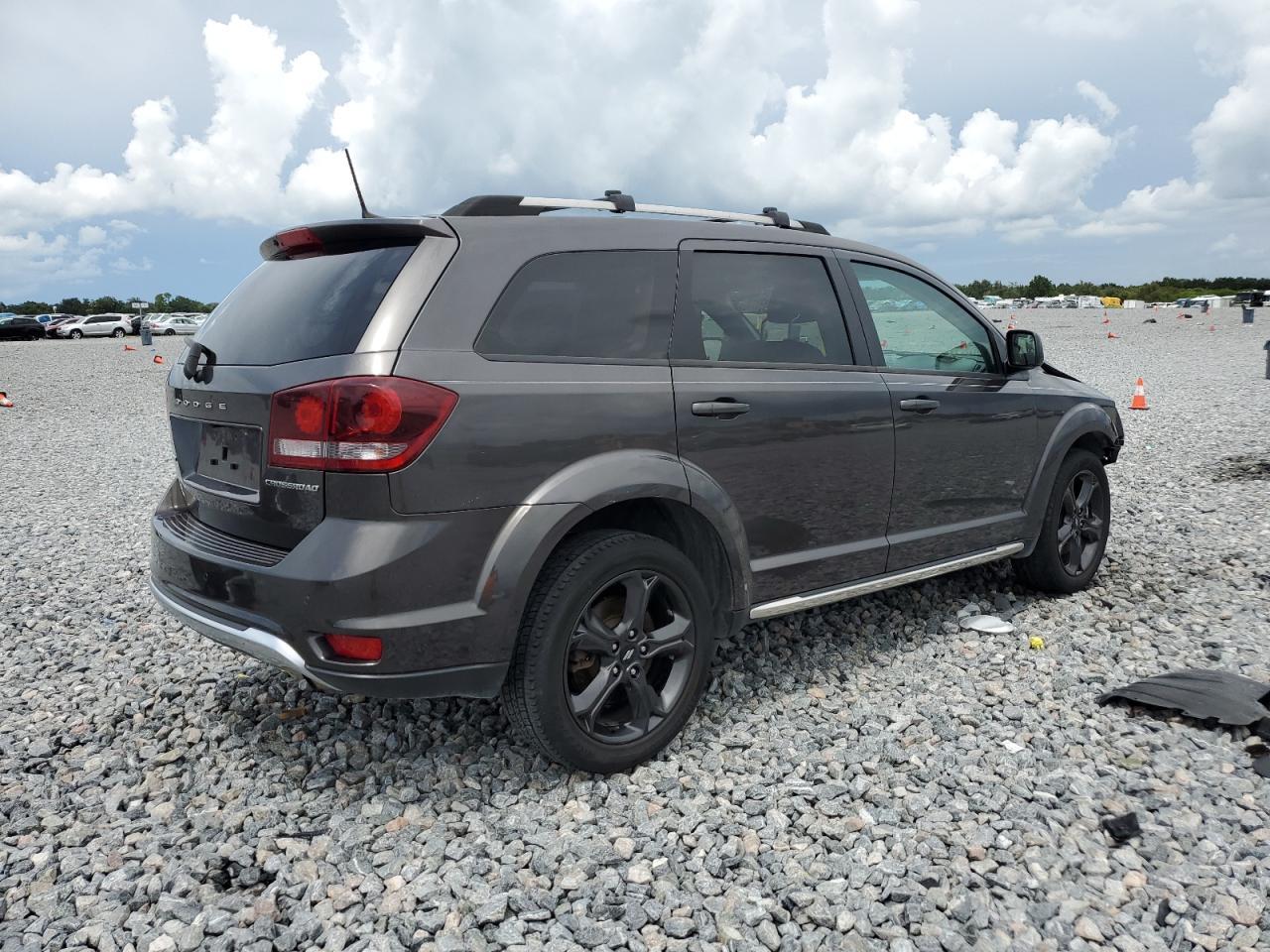 2020 Dodge Journey Crossroad - zdjęcie 3