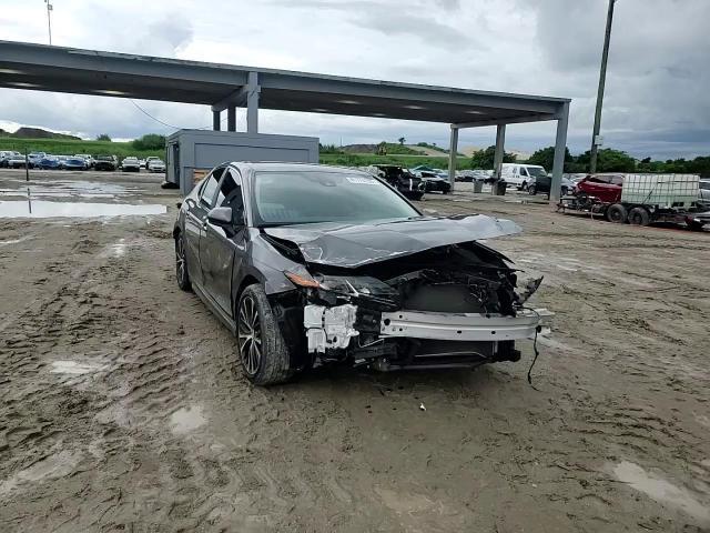 2020 Toyota Camry Se - zdjęcie 14