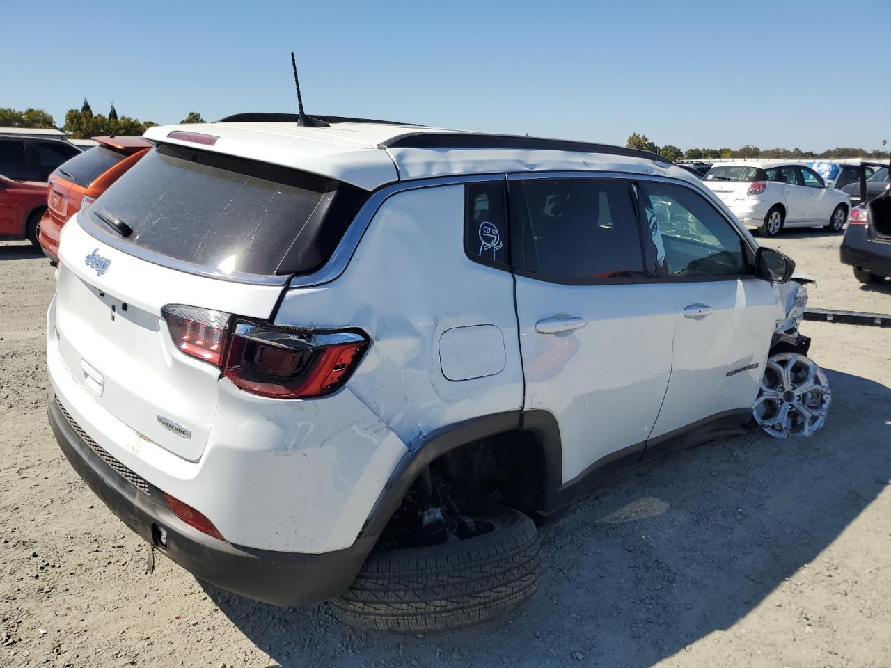 2025 Jeep Compass Latitude - zdjęcie 3