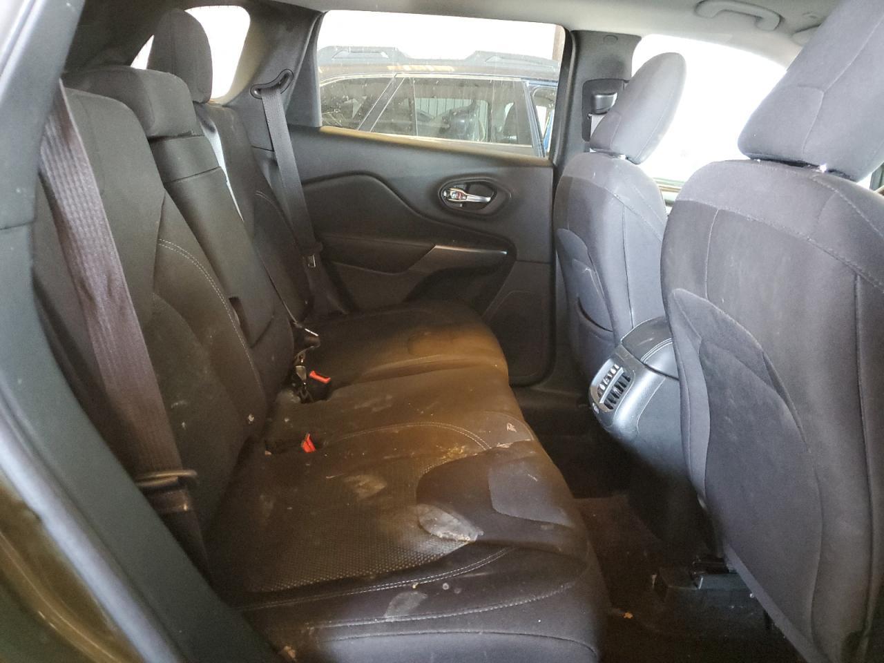 2019 Jeep Cherokee - zdjęcie 11