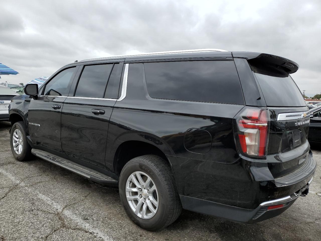2022 Chevrolet Suburban C1500 Lt - zdjęcie 2
