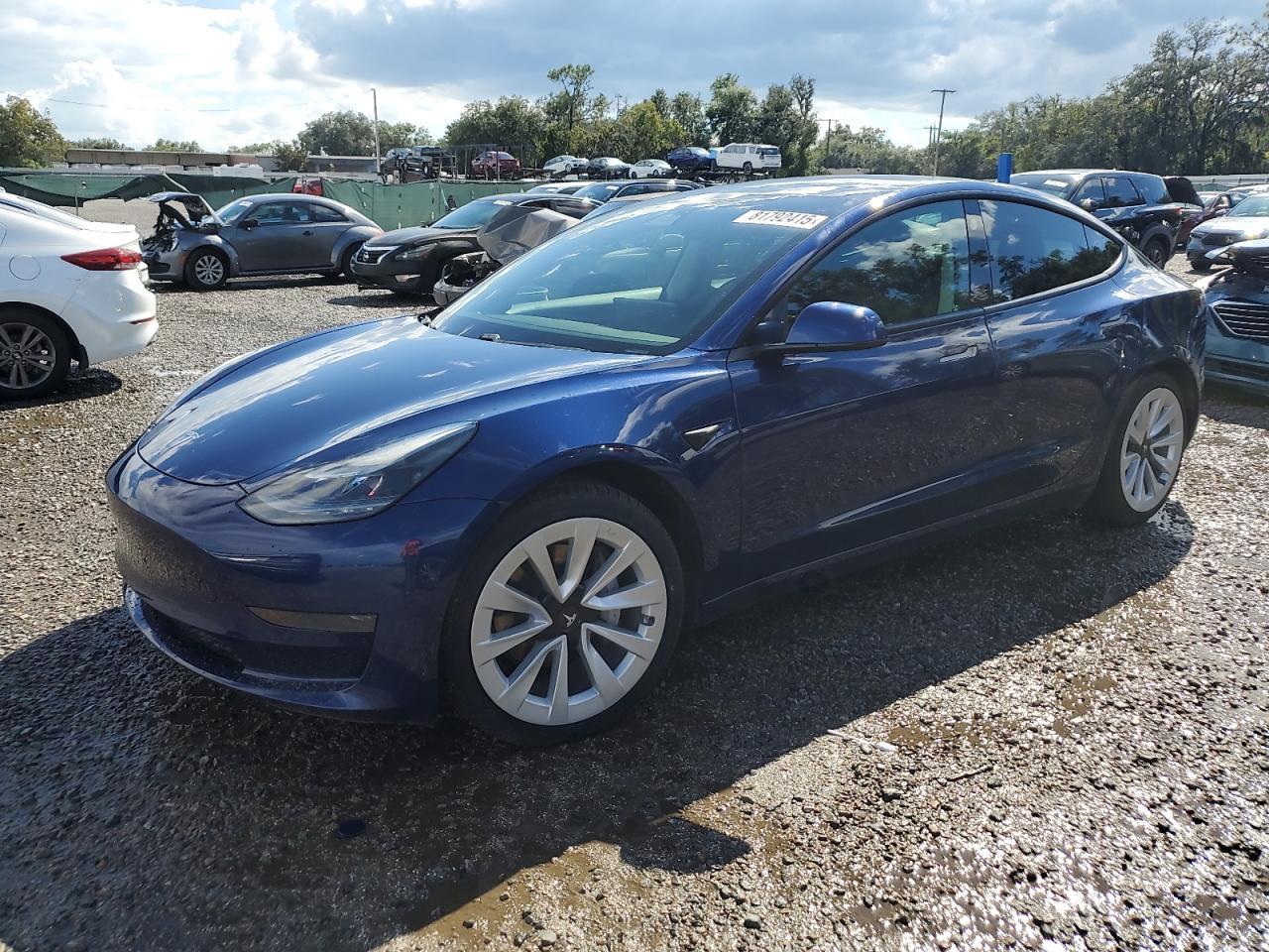 2021 Tesla Model 3 - zdjęcie główne