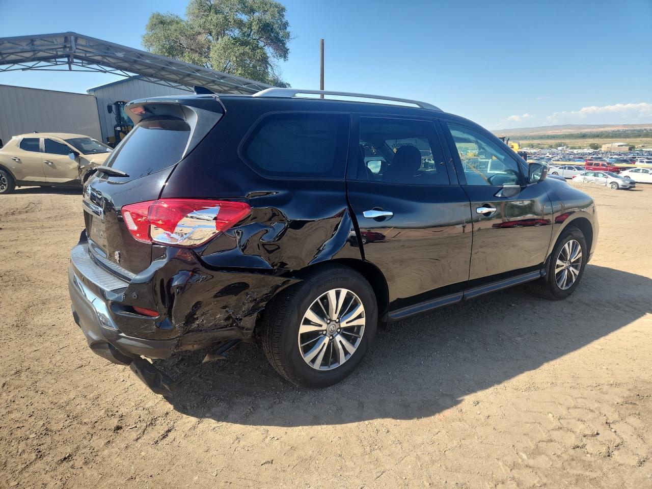 2020 Nissan Pathfinder S - zdjęcie 3