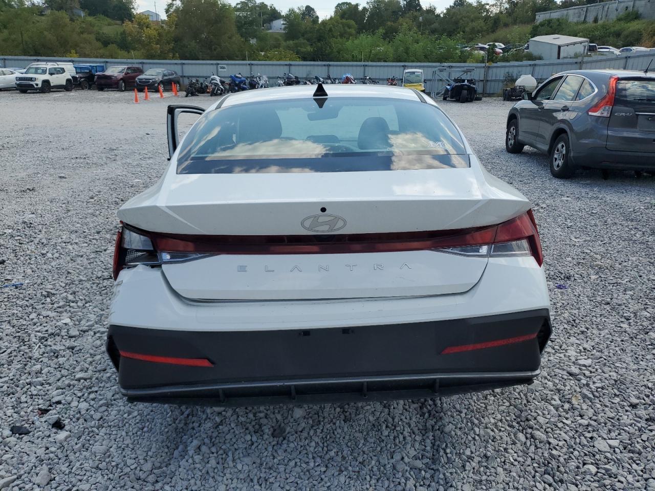 2024 Hyundai Elantra Se - zdjęcie 6