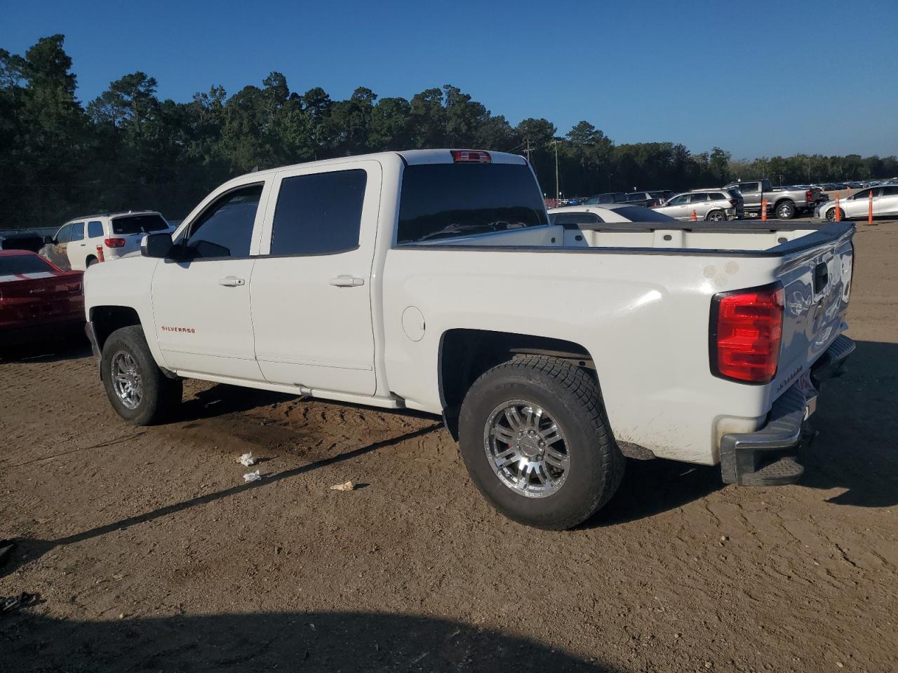 2018 Chevrolet Silverado - zdjęcie 2