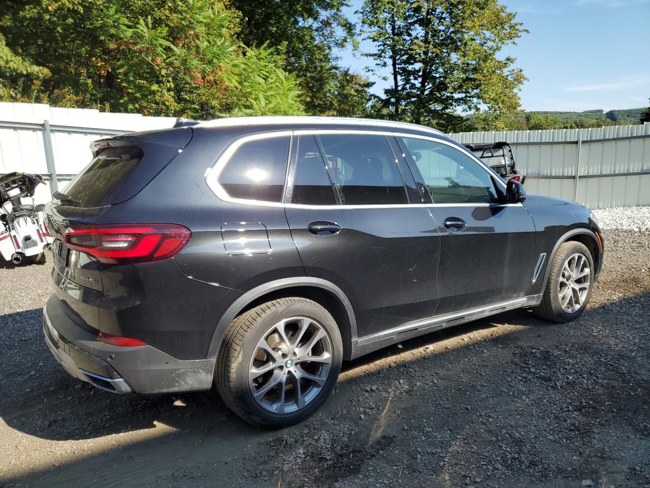 2022 BMW X5 xDrive40I - zdjęcie 3