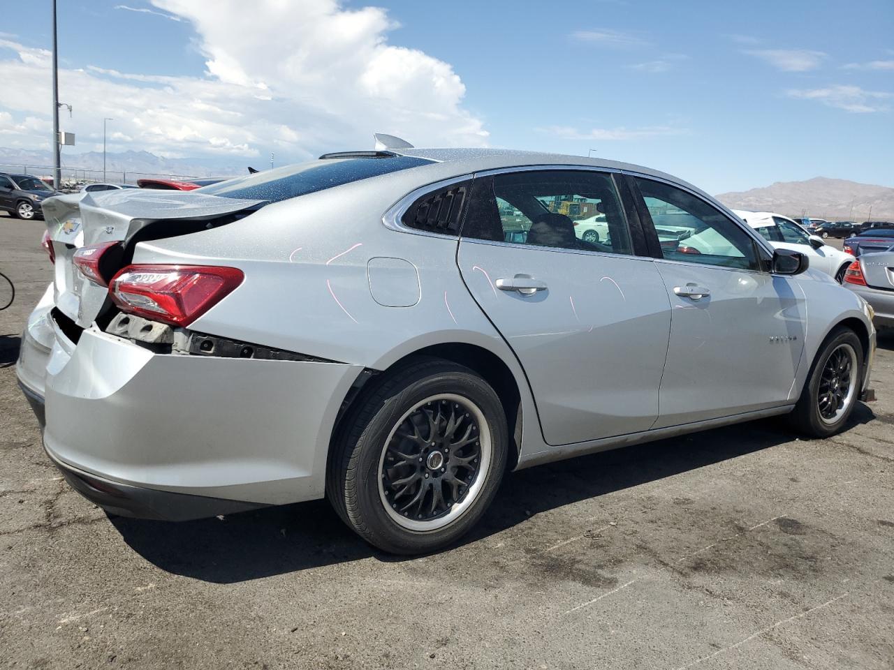 2020 Chevrolet Malibu - zdjęcie 3