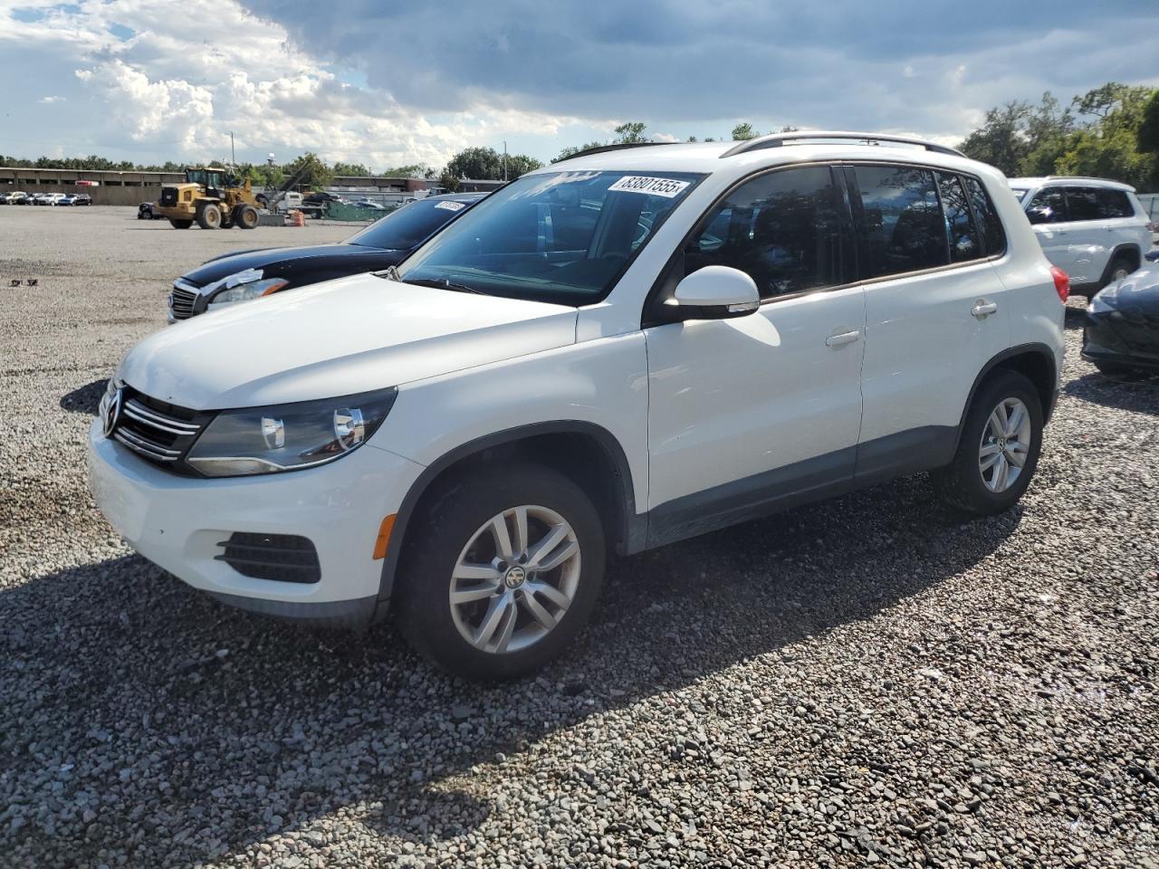 2015 Volkswagen Tiguan S - zdjęcie główne