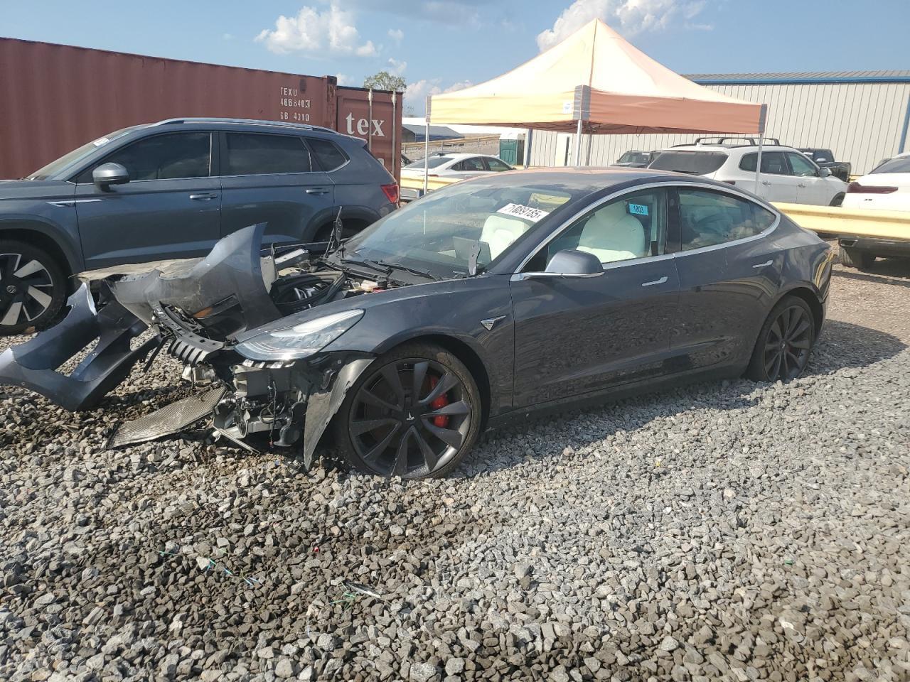 2020 Tesla Model 3 - zdjęcie główne
