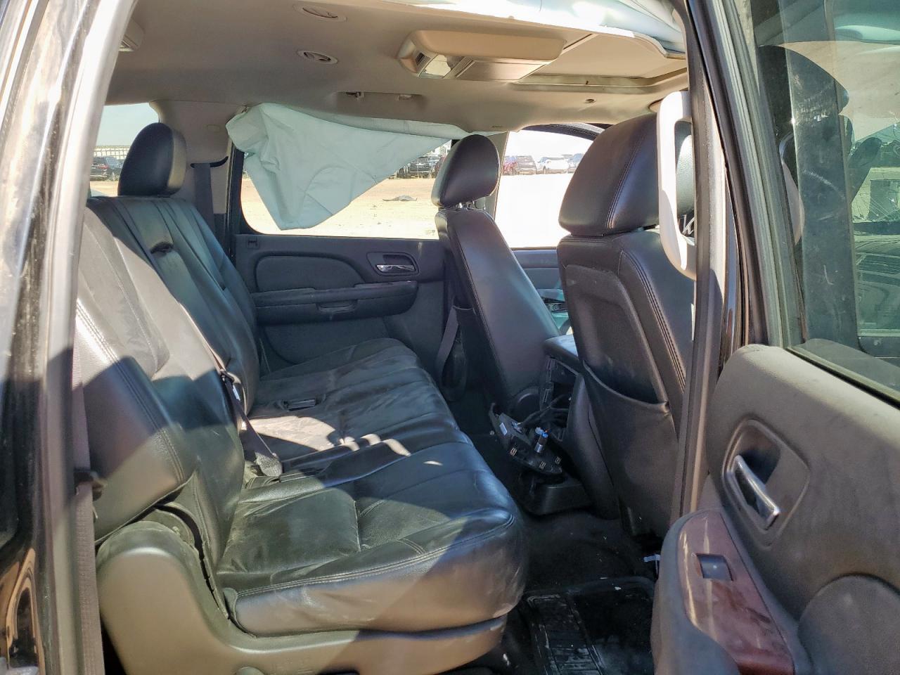 2013 Chevrolet Suburban - zdjęcie 11