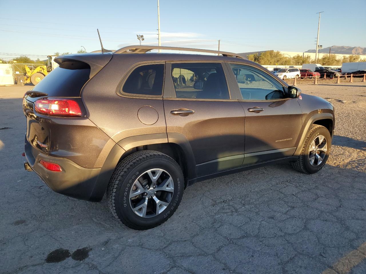 2016 Jeep Cherokee Trailhawk - zdjęcie 3
