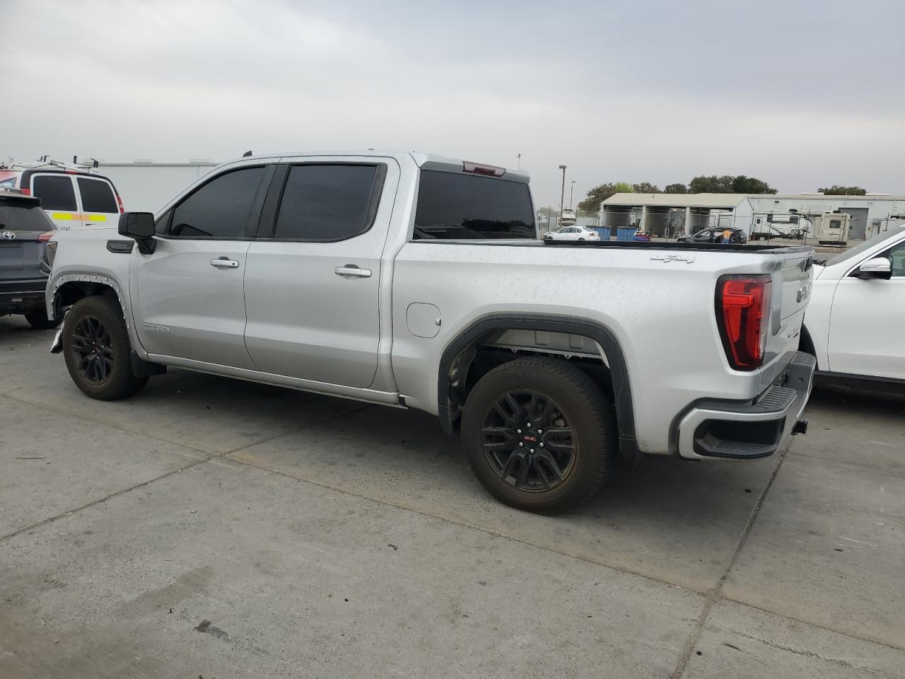 2022 GMC Sierra - zdjęcie 2