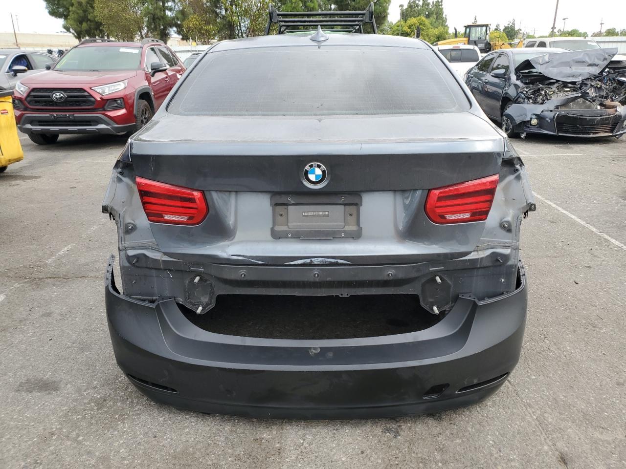 2017 BMW Seria 3 - zdjęcie 6