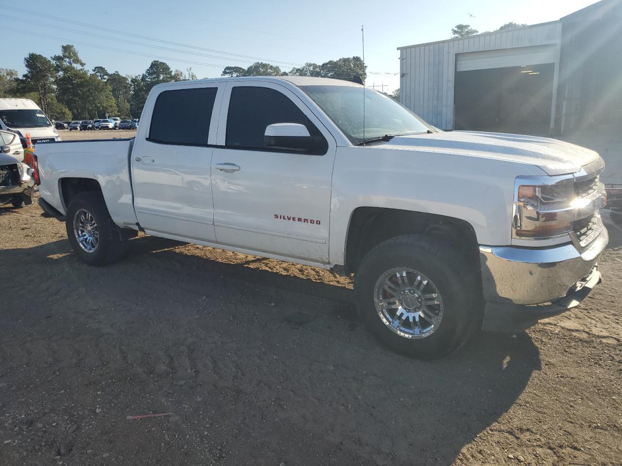 2018 Chevrolet Silverado - zdjęcie 4