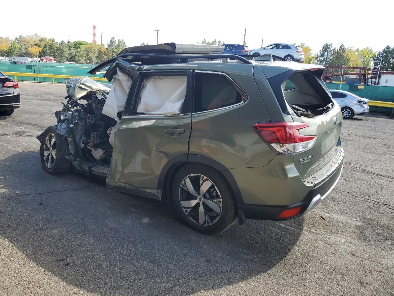 2021 Subaru Forester Touring - zdjęcie 2