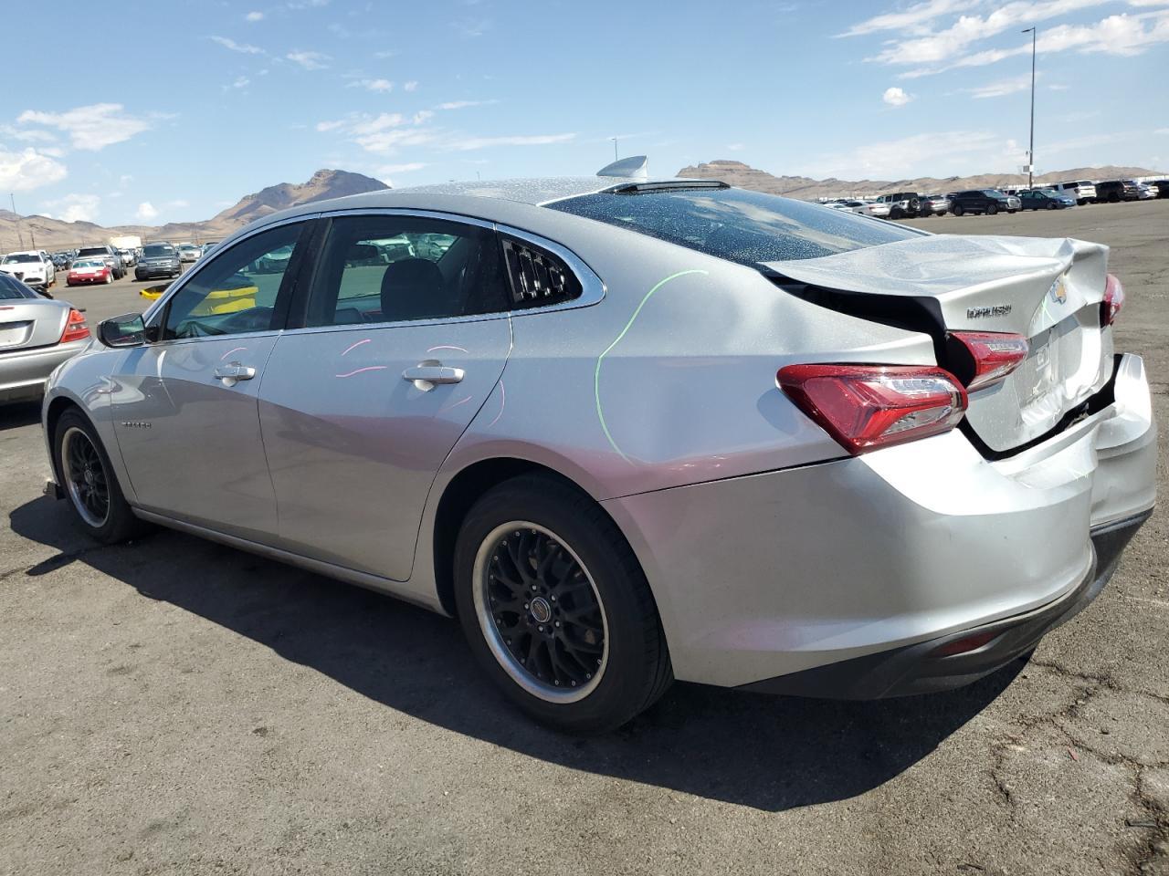 2020 Chevrolet Malibu - zdjęcie 2