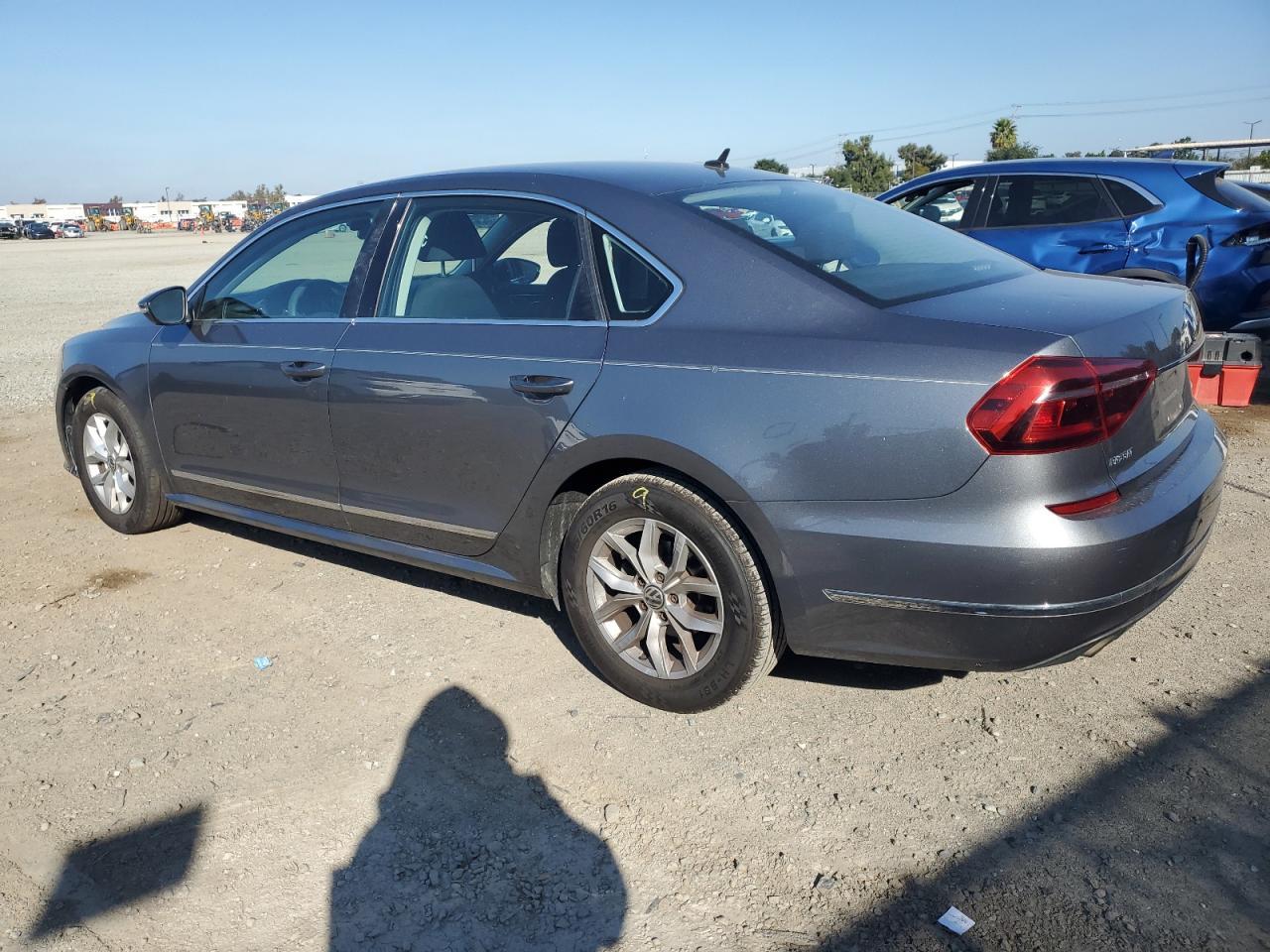 2017 Volkswagen Passat - zdjęcie 2