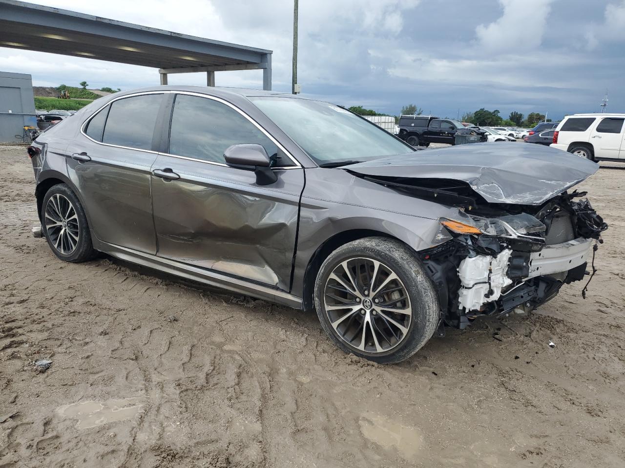 2020 Toyota Camry Se - zdjęcie 4