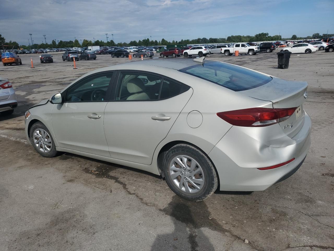 2017 Hyundai Elantra - zdjęcie 2