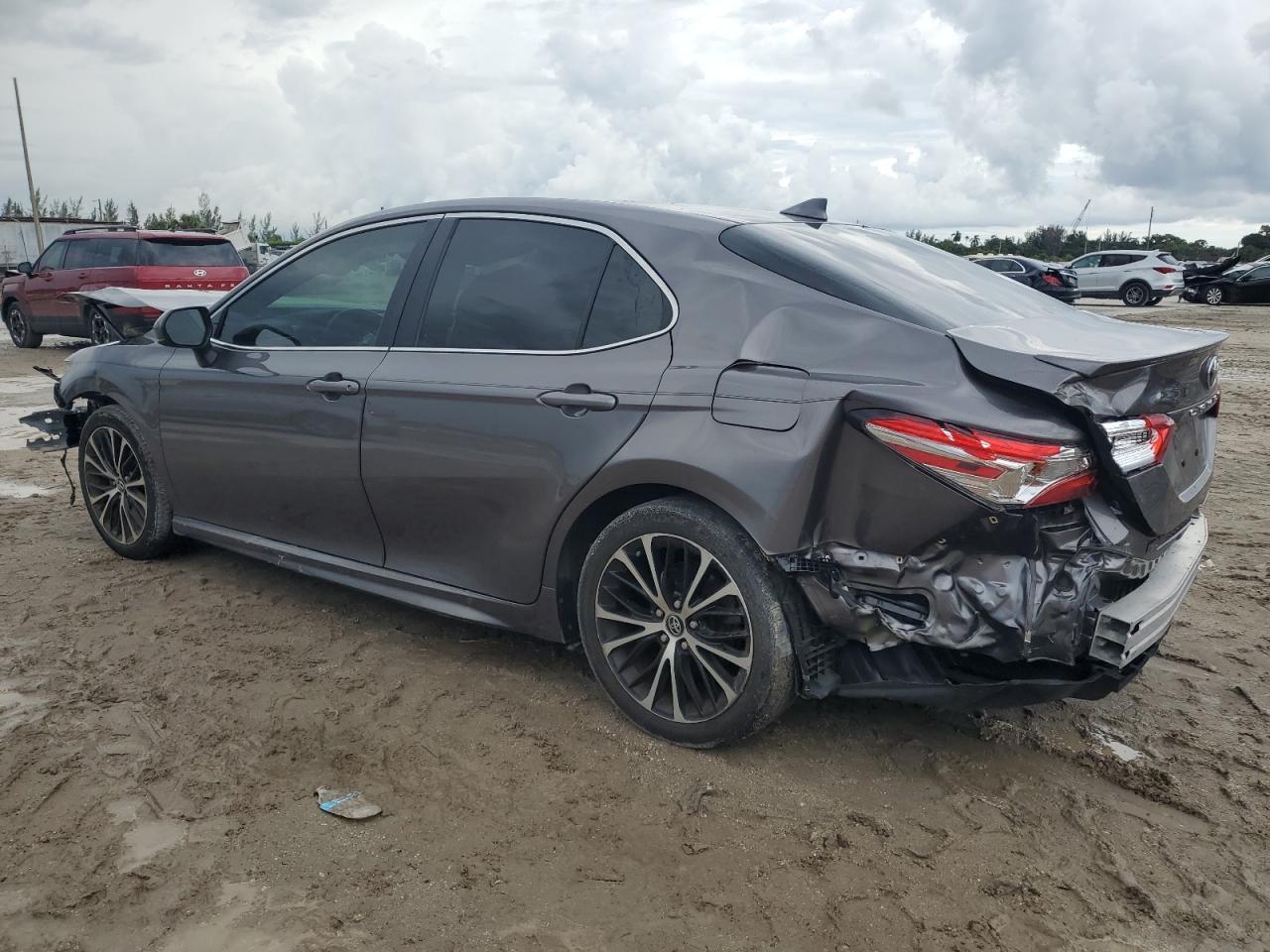 2020 Toyota Camry Se - zdjęcie 2