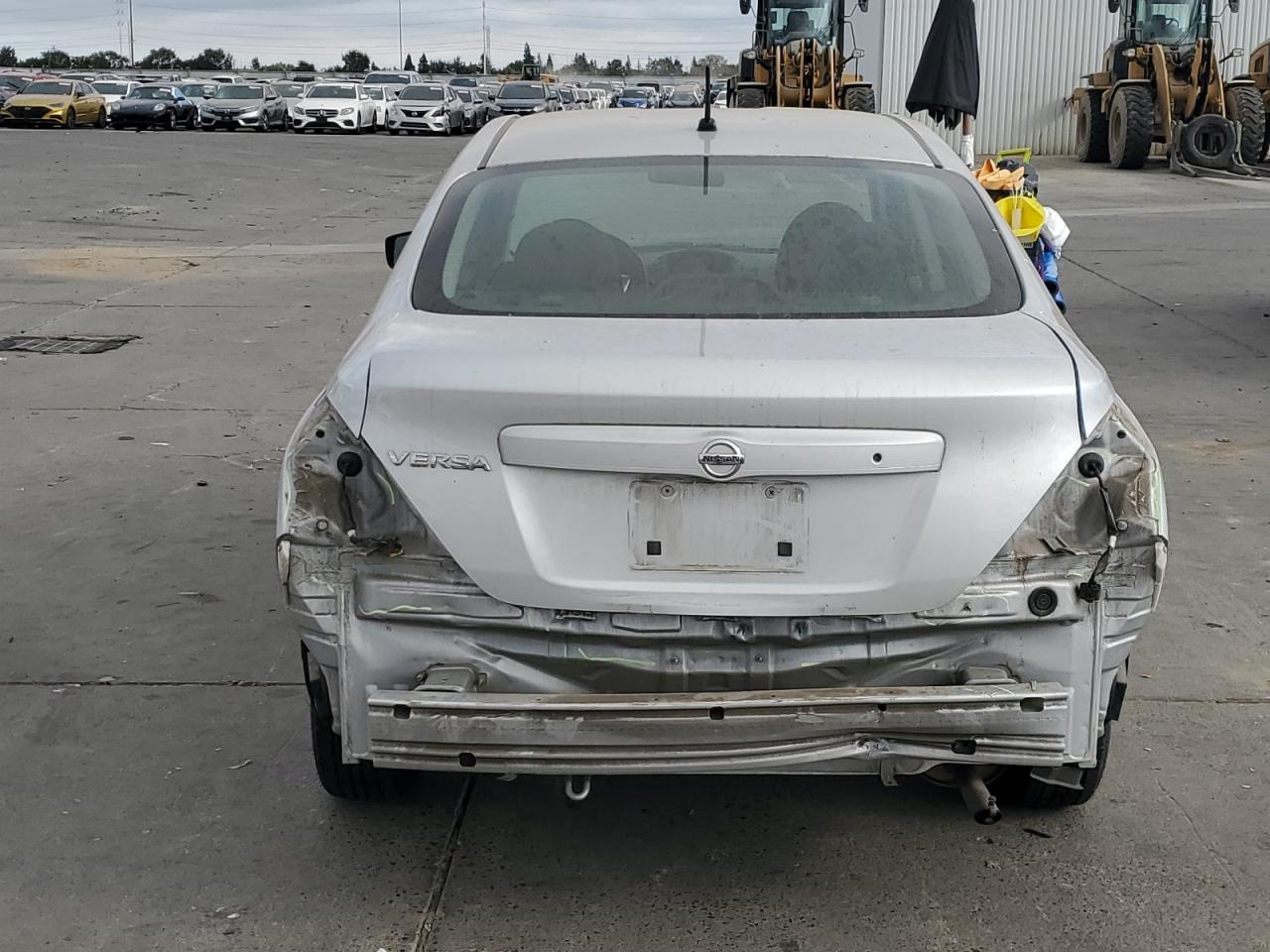 2017 Nissan Versa - zdjęcie 6