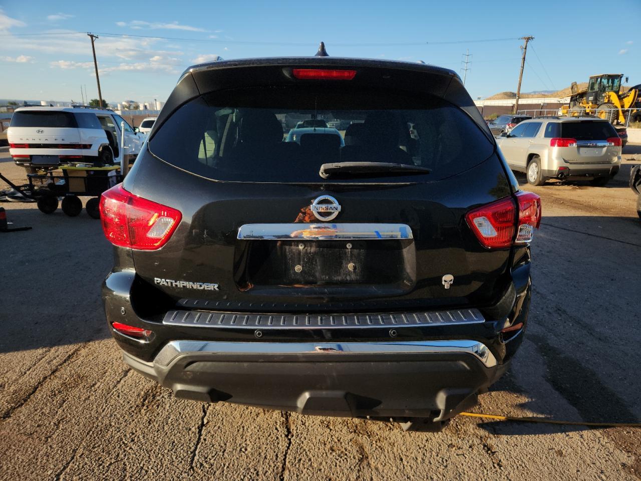 2020 Nissan Pathfinder S - zdjęcie 6