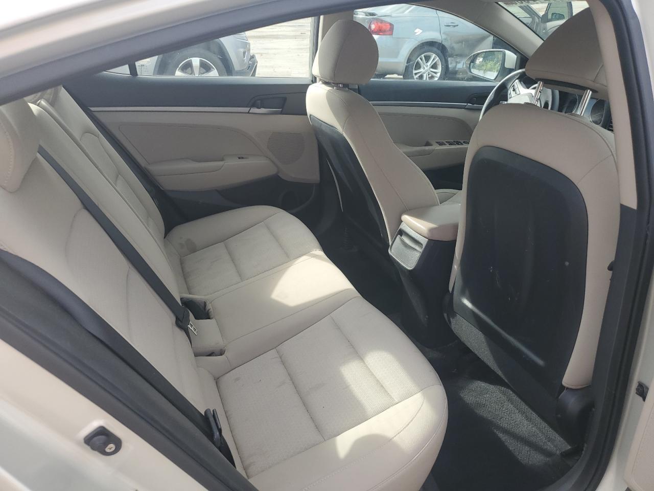 2017 Hyundai Elantra - zdjęcie 10