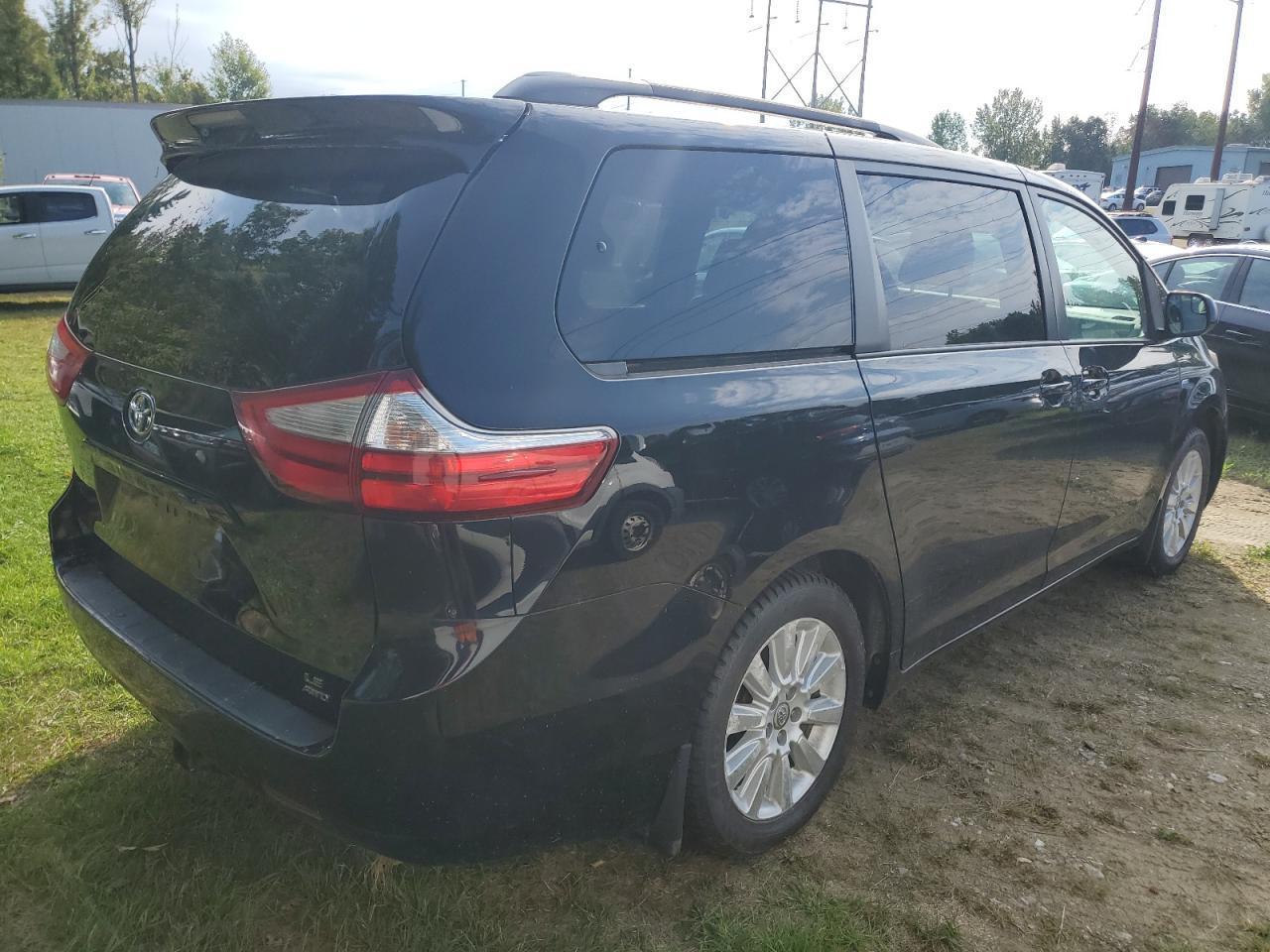 2016 Toyota Sienna Le - zdjęcie 4