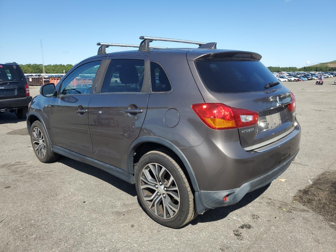 2017 Mitsubishi Outlander Sport Es - zdjęcie 2