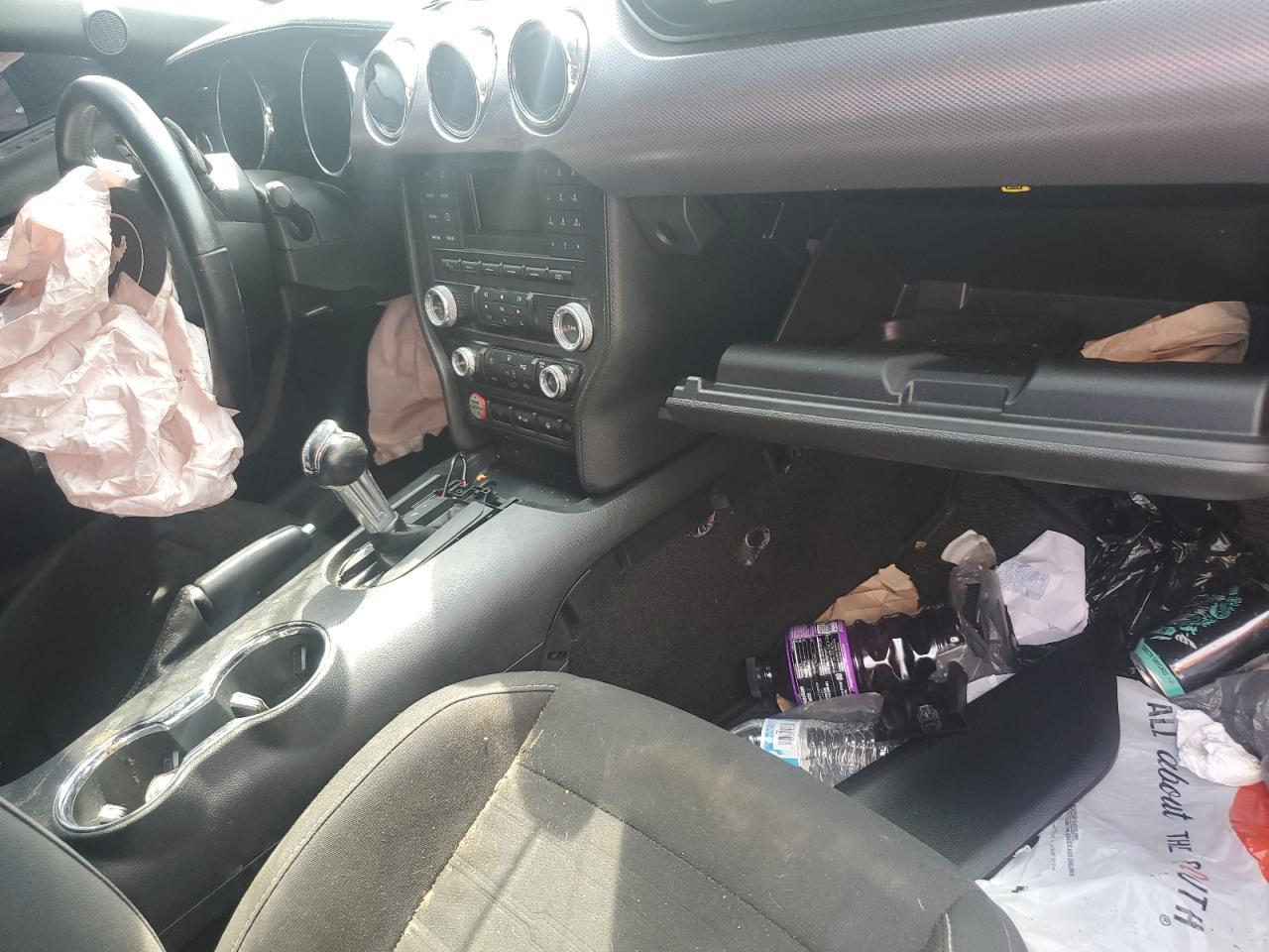 2017 Ford Mustang - zdjęcie 8