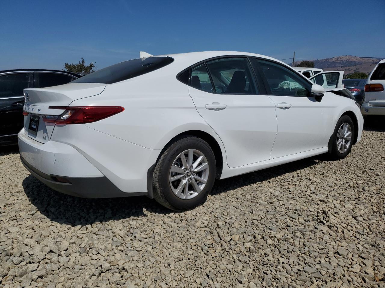 2025 Toyota Camry - zdjęcie 3