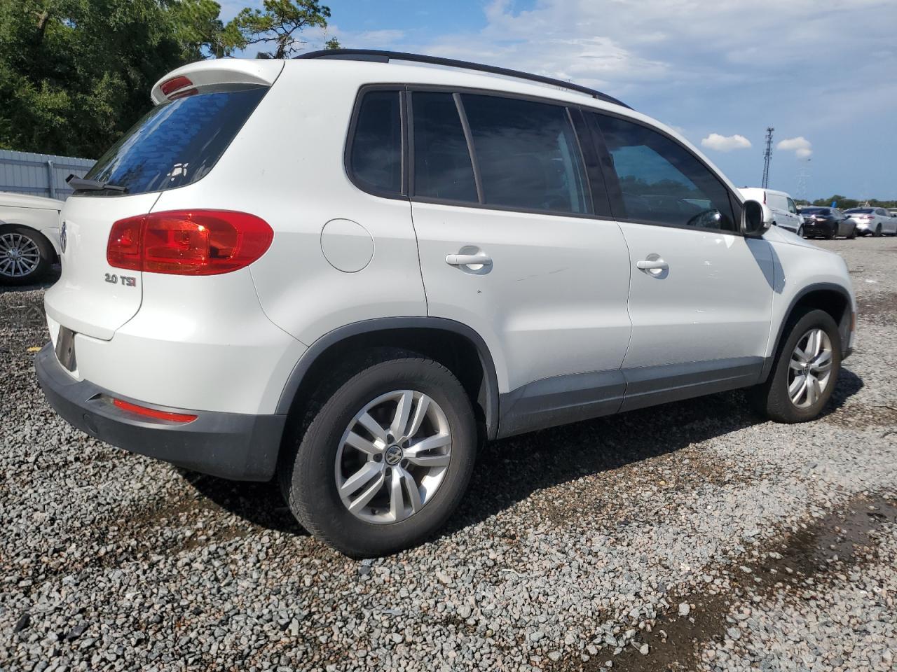 2015 Volkswagen Tiguan S - zdjęcie 3