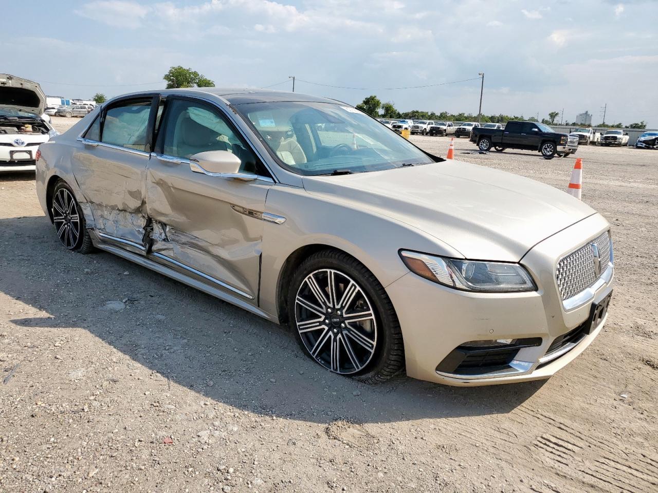2017 Lincoln Continental Reserve - zdjęcie 4