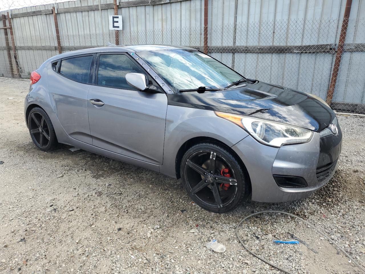 2014 Hyundai Veloster Base - zdjęcie 4