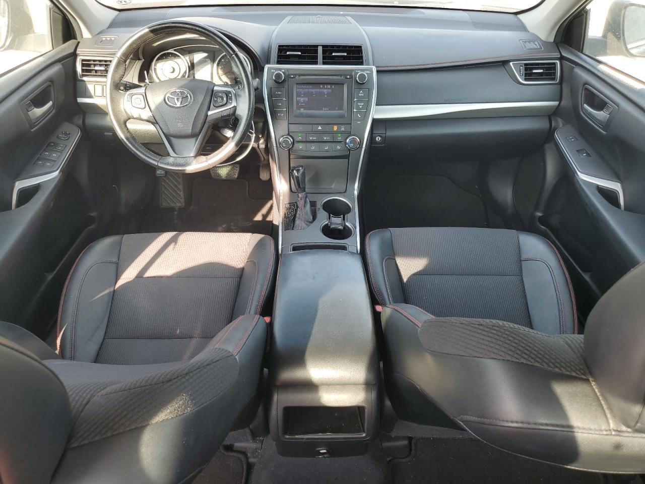 2017 Toyota Camry Le - zdjęcie 8