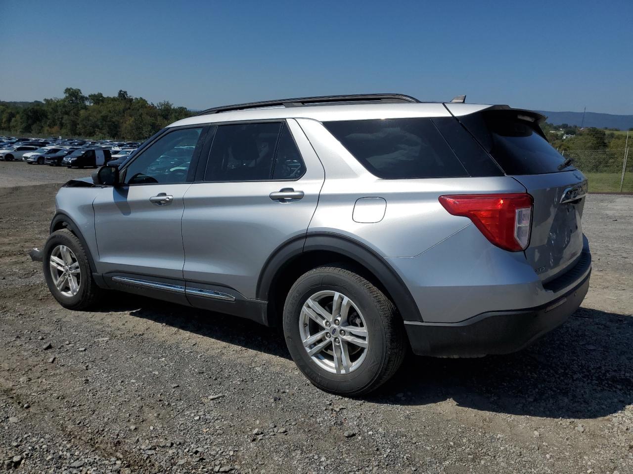 2021 Ford Explorer - zdjęcie 2