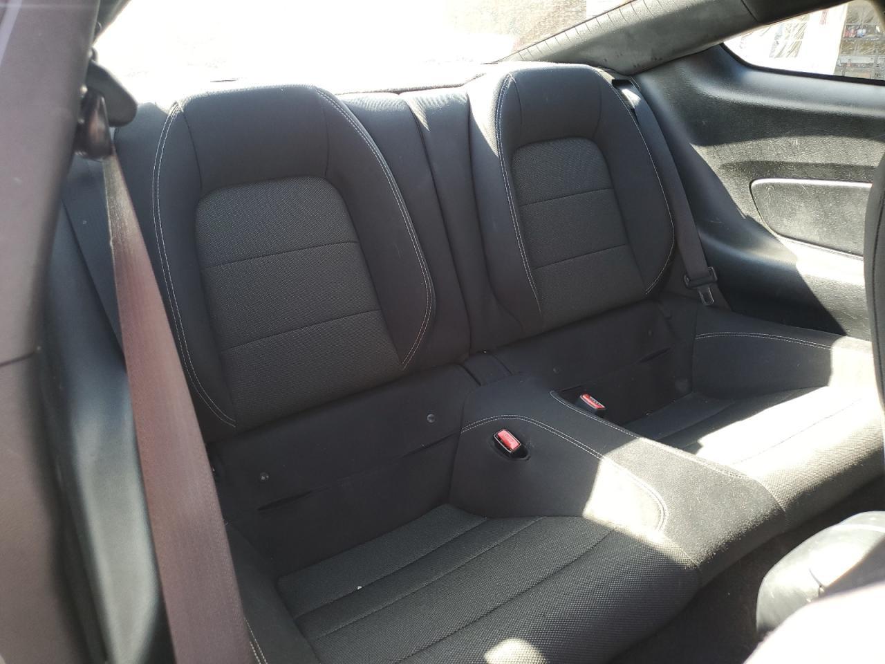 2017 Ford Mustang - zdjęcie 10