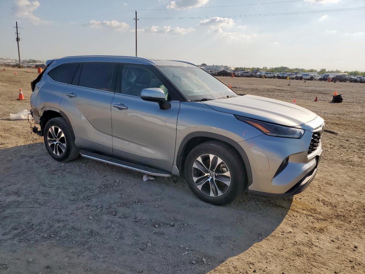 2021 Toyota Highlander - zdjęcie 4