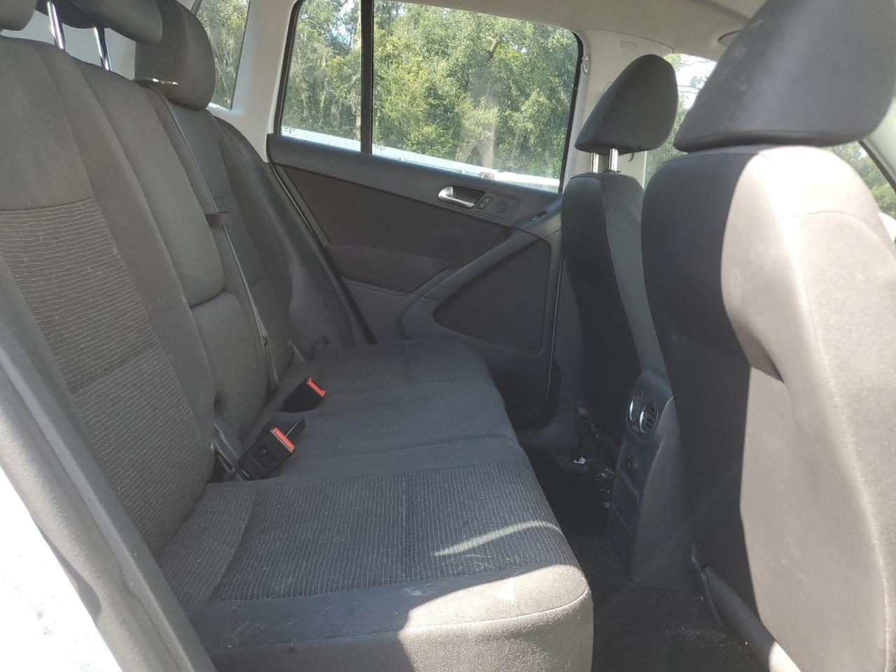 2015 Volkswagen Tiguan S - zdjęcie 11